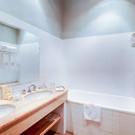 De Peint - Et Restaurant Hotel 5*