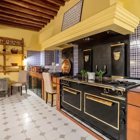 Hotel De Peint - Et Restaurant 5*